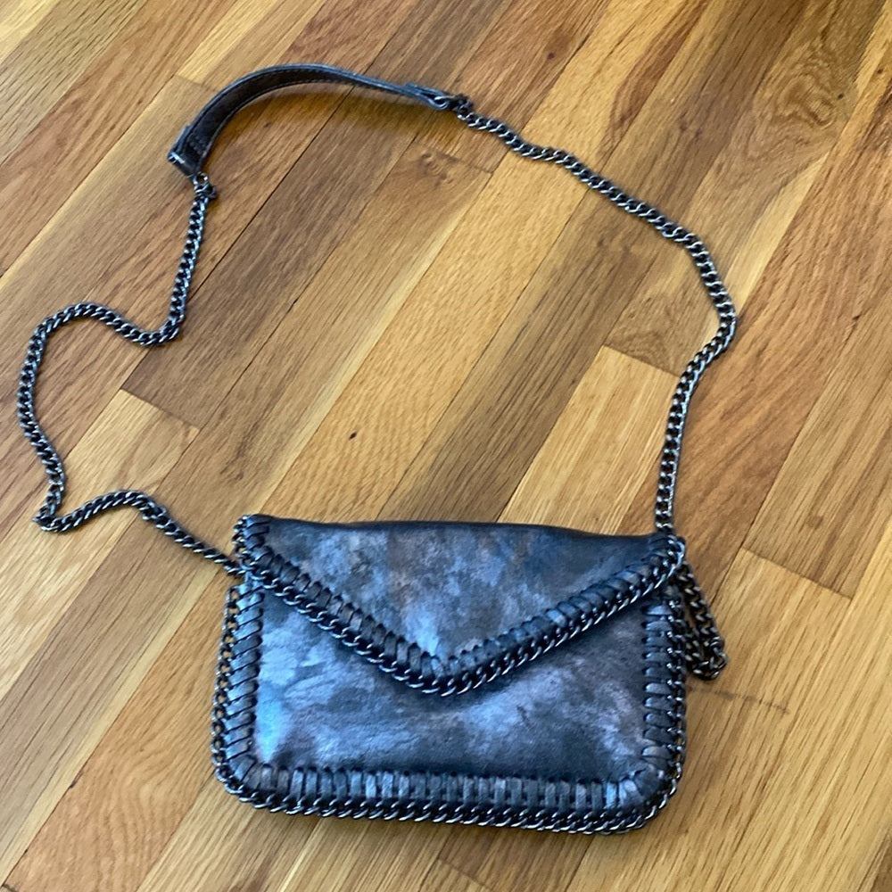 Sondra Roberts Women’s Gray Metallic Crossbody Bag OS