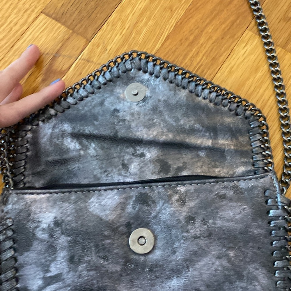 Sondra Roberts Women’s Gray Metallic Crossbody Bag OS