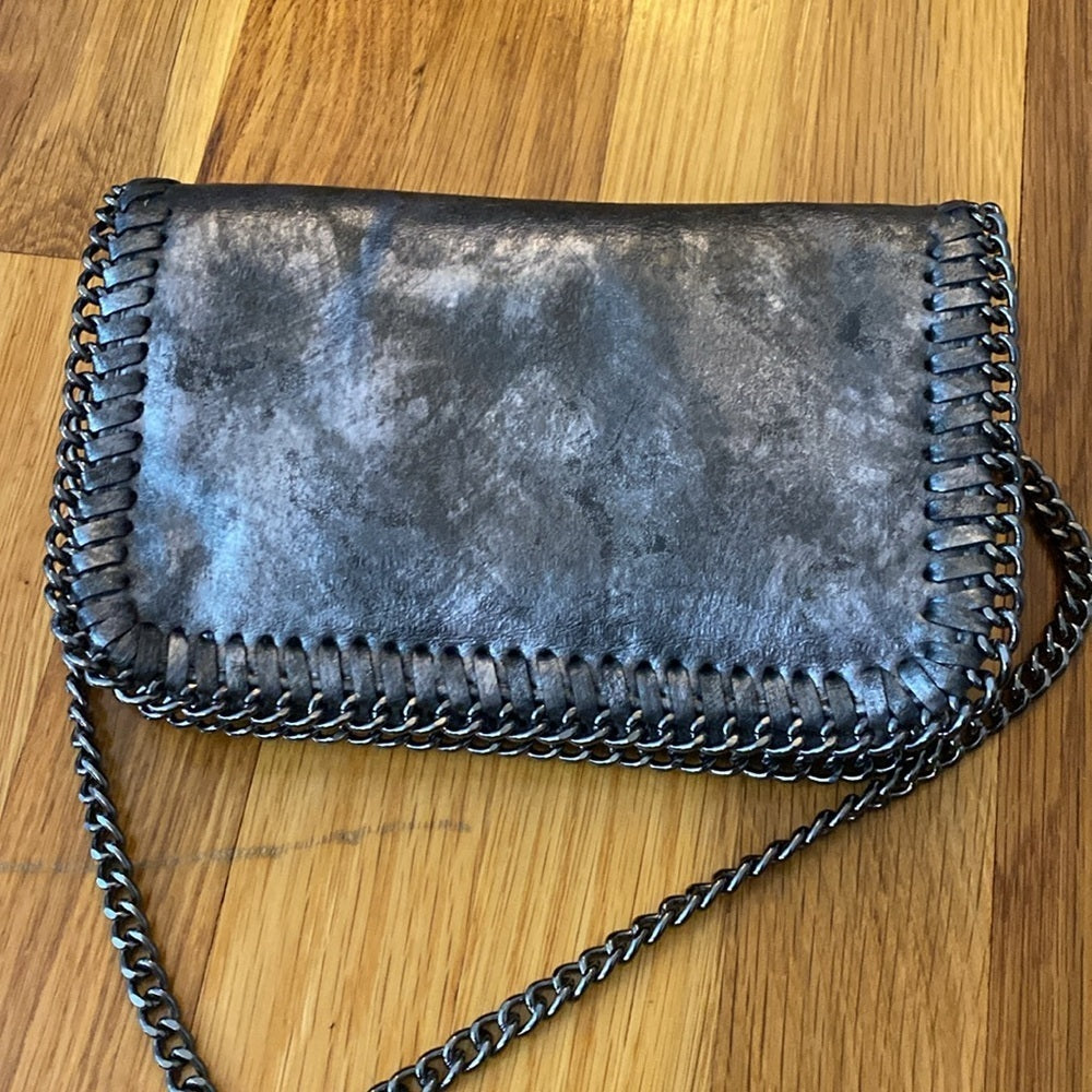 Sondra Roberts Women’s Gray Metallic Crossbody Bag OS