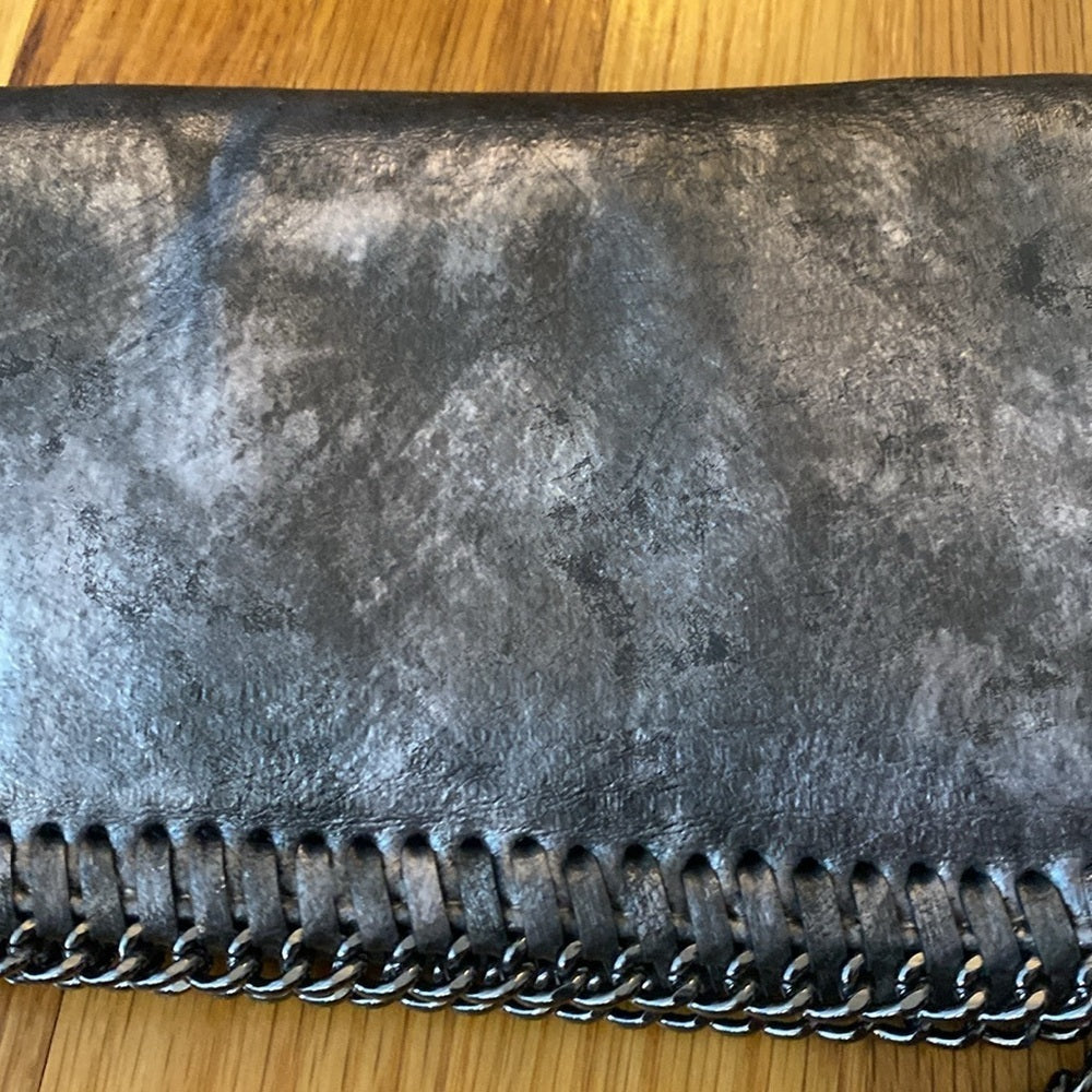 Sondra Roberts Women’s Gray Metallic Crossbody Bag OS