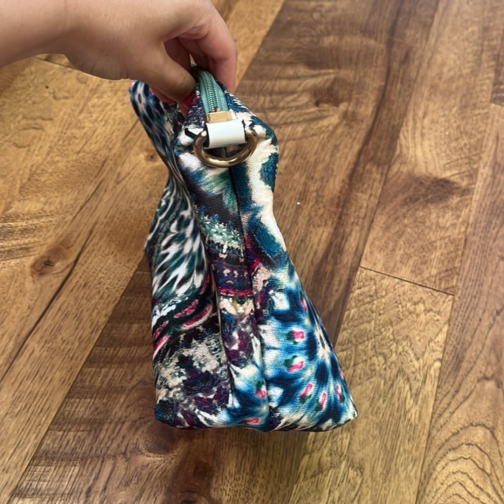 NWOT Woman’s Printed Cosmetic Bag