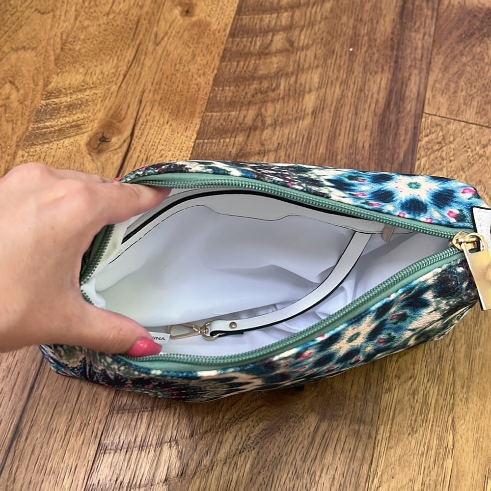 NWOT Woman’s Printed Cosmetic Bag