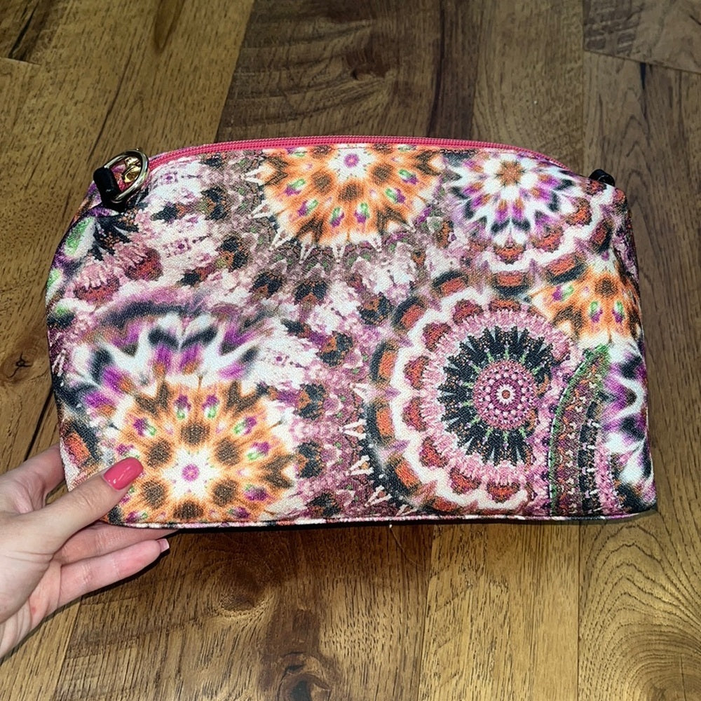 NWOT Woman’s Printed Cosmetic Bag