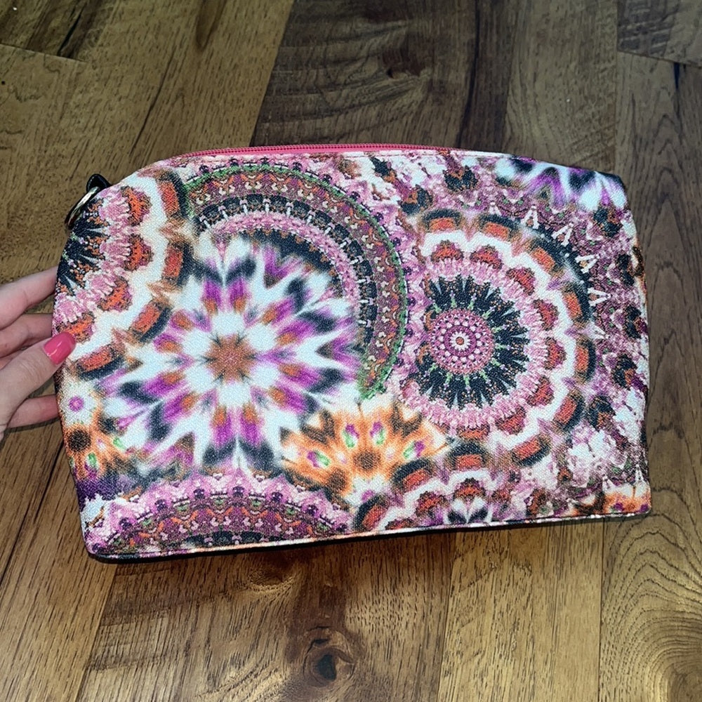 NWOT Woman’s Printed Cosmetic Bag