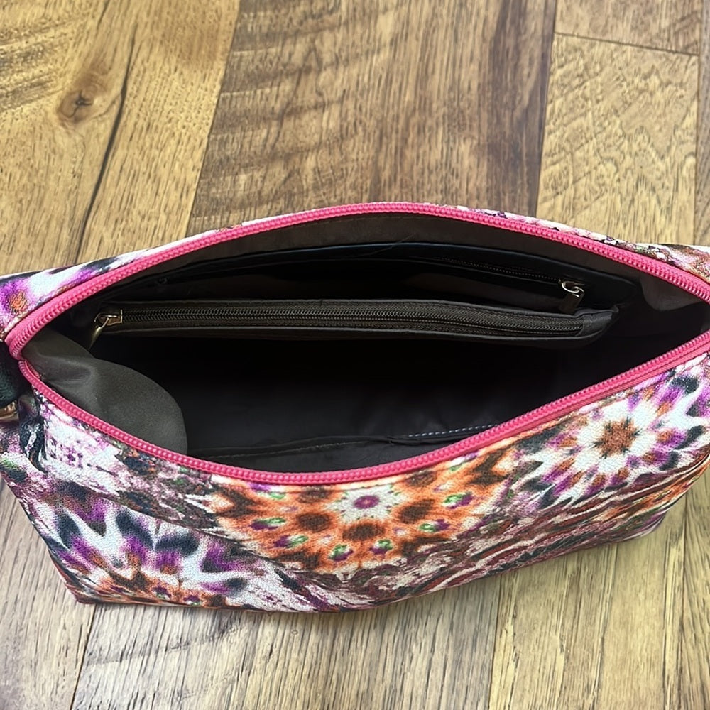 NWOT Woman’s Printed Cosmetic Bag