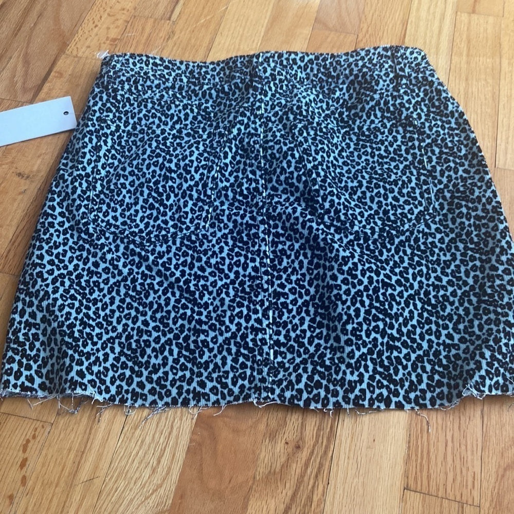 NWT WOMEN’S TDC skirt. Leopard print. Size L