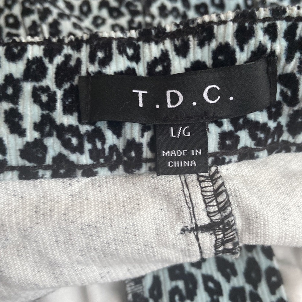 NWT WOMEN’S TDC skirt. Leopard print. Size L