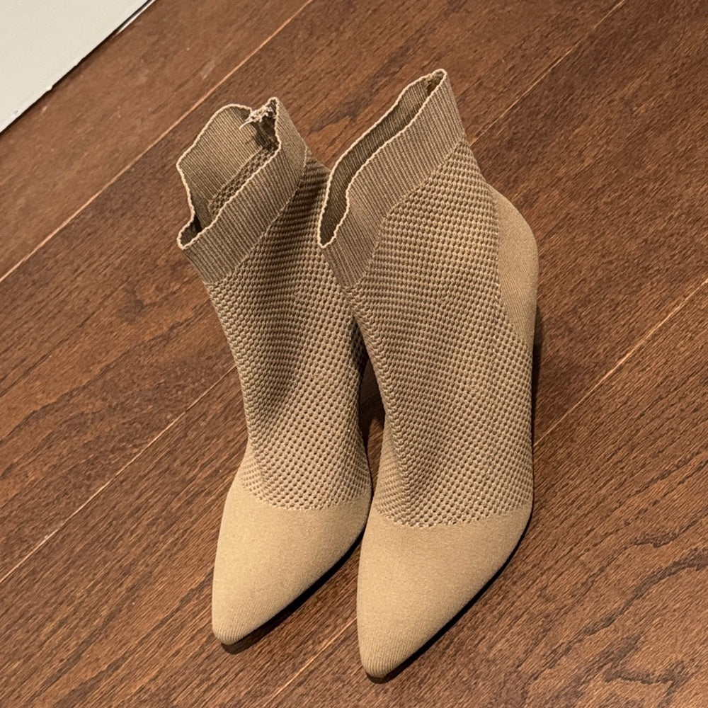 NWT MIA Women’s Tan/Dark Sand Ankle Knit Boots Size 8