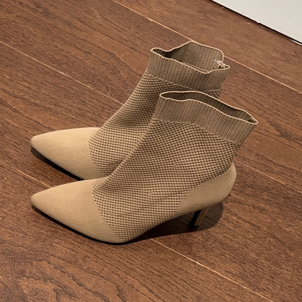 NWT MIA Women’s Tan/Dark Sand Ankle Knit Boots Size 8