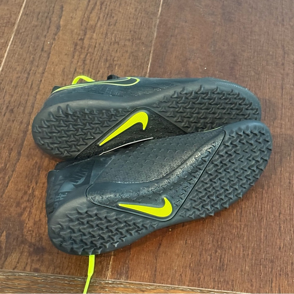 NWT Nike Men’s PHANTOM VSN ACADEMY DF TF - BLACK/VOLT Yellow  Cleats Size 6.5
