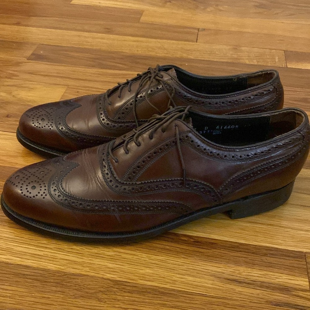 The Florsheim Shoe Men’s Brown Shoes Size 9
