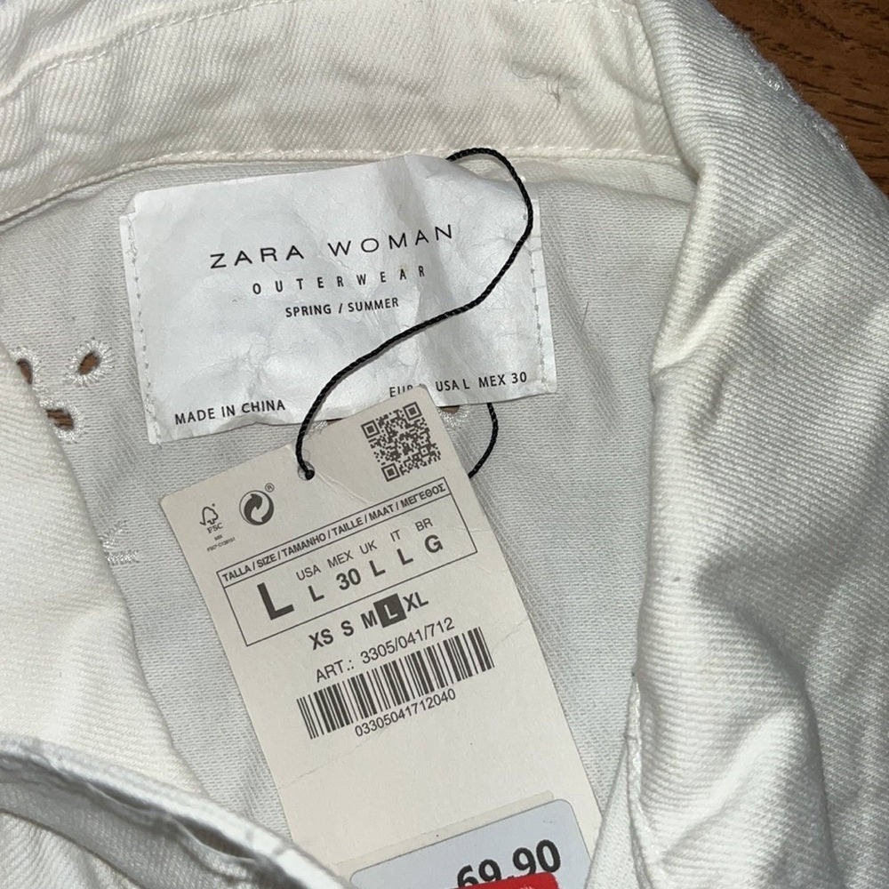 NWT Zara Woman Outerwear Woman’s White Denim Jacket With Eyelet Pattern Size L