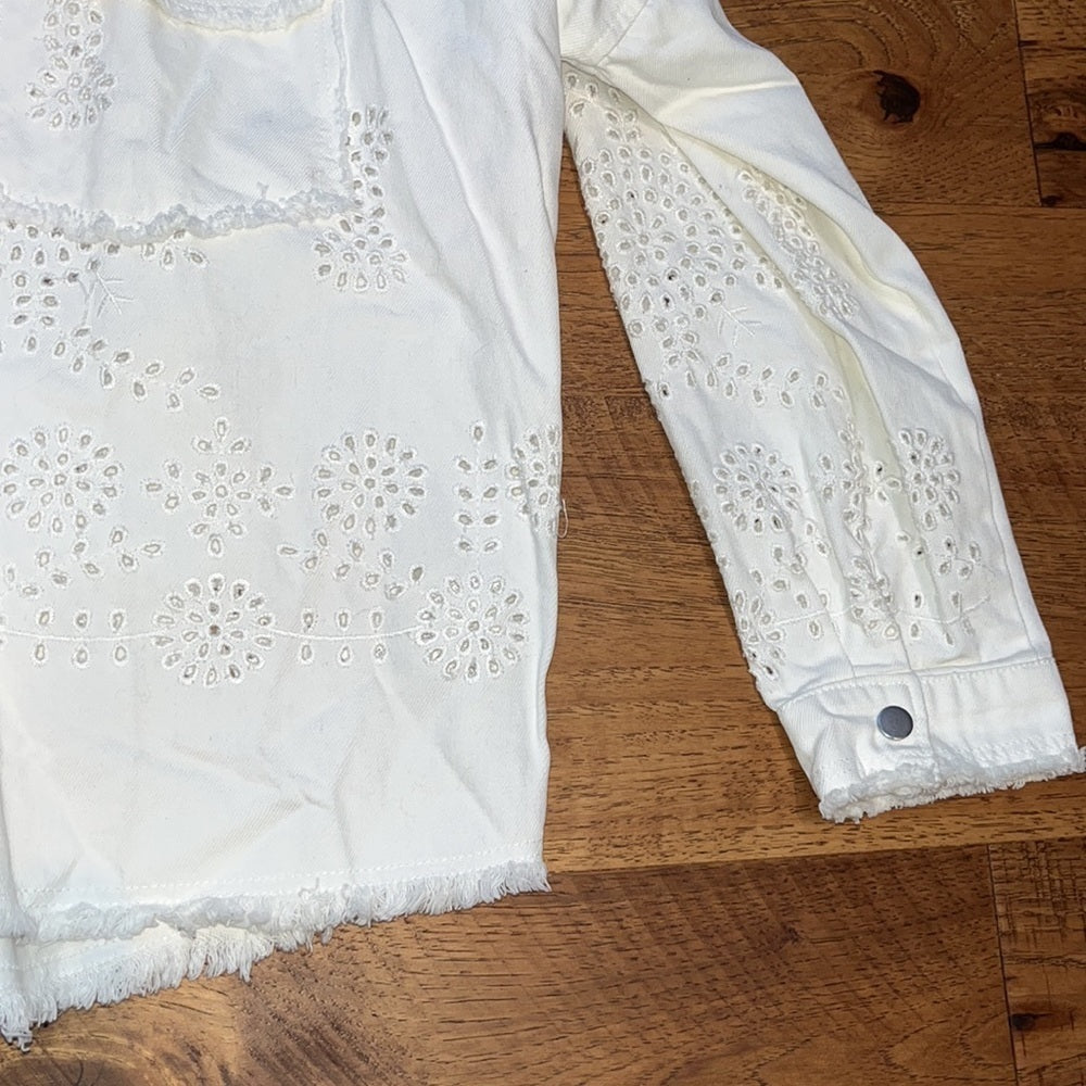 NWT Zara Woman Outerwear Woman’s White Denim Jacket With Eyelet Pattern Size L