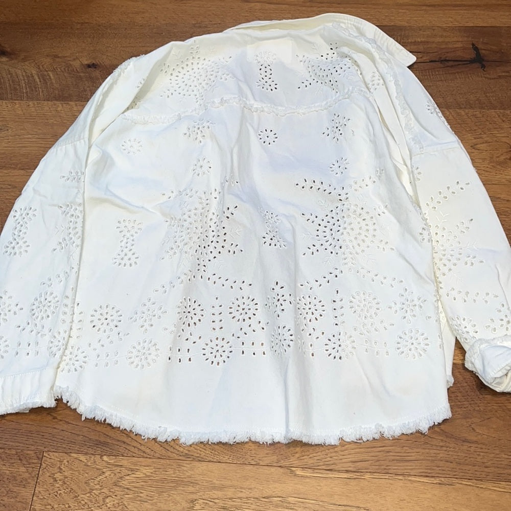 NWT Zara Woman Outerwear Woman’s White Denim Jacket With Eyelet Pattern Size L