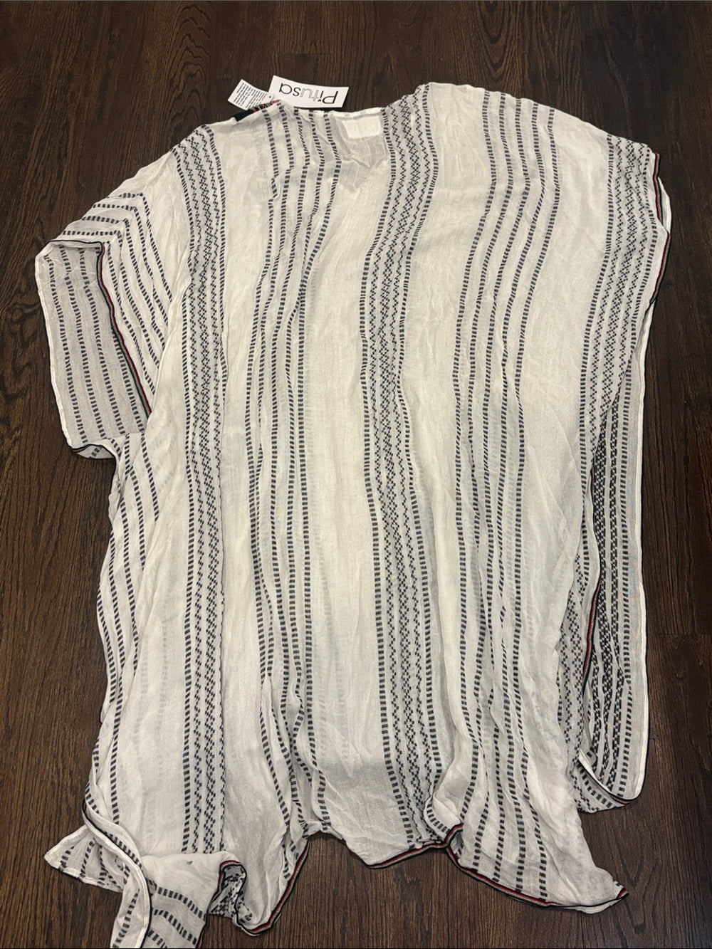 NWT Pitusa Women’s White Embroidered V-Neck Tunic with Multicolor Trim Petite