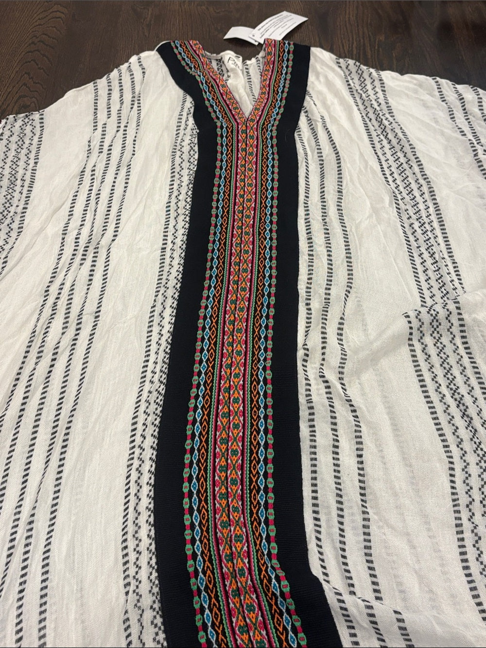 NWT Pitusa Women’s White Embroidered V-Neck Tunic with Multicolor Trim Petite