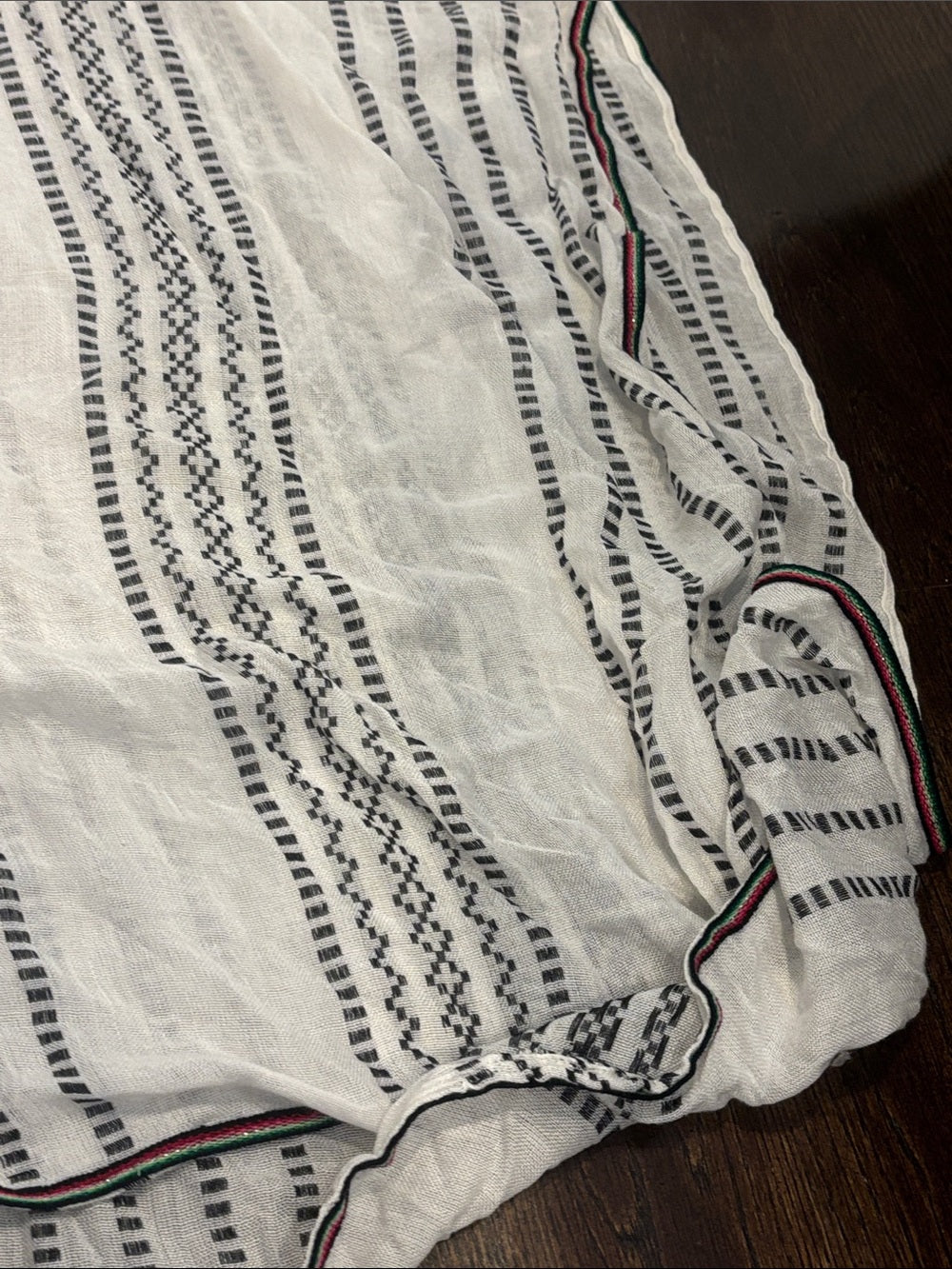 NWT Pitusa Women’s White Embroidered V-Neck Tunic with Multicolor Trim Petite