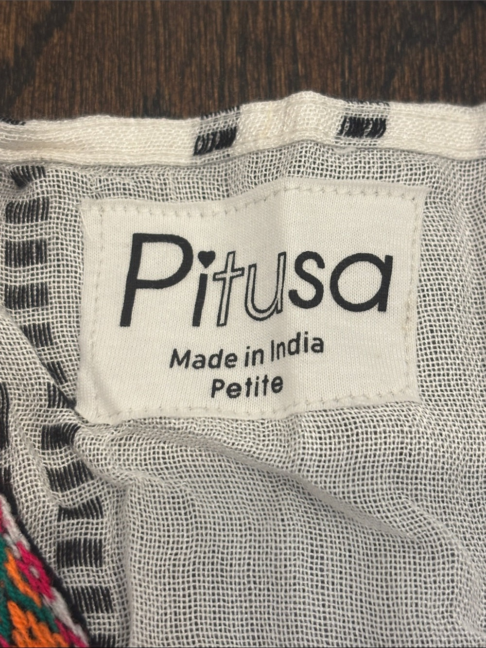 NWT Pitusa Women’s White Embroidered V-Neck Tunic with Multicolor Trim Petite