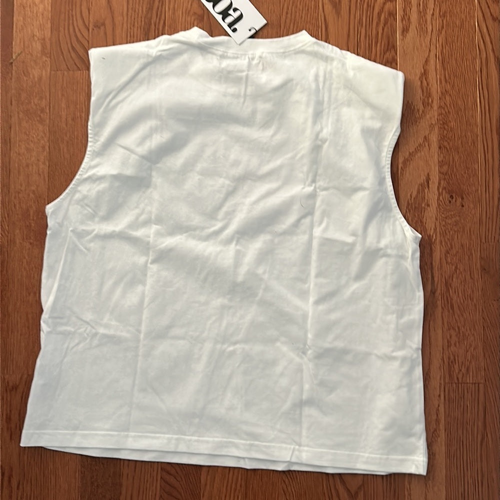 NWT boa. Women’s Shoulder Pad Tee White Size Medium