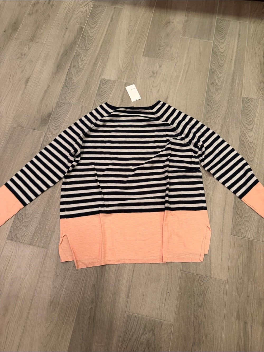 NWT Vince Women’s Striped Top with Peach Hem Size M