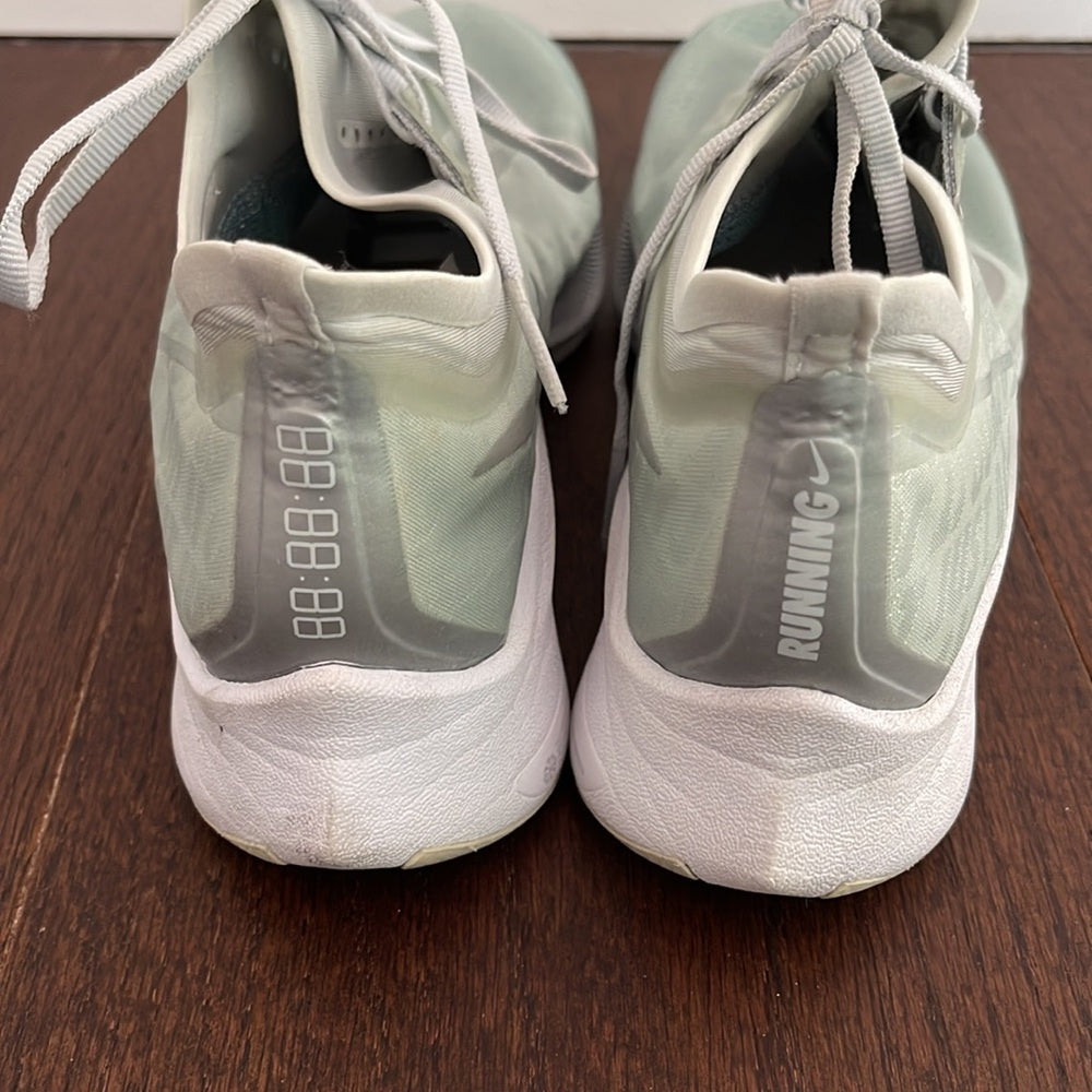 Nike Women’s Zoom Fly 3 White and Clear Sneakers Size 7