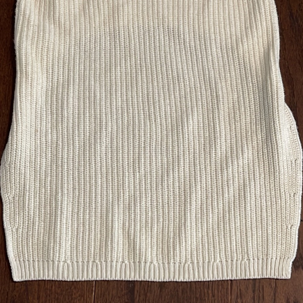 2 Women’s BCBG and Max Studio Mock Sleeveless Sweater Size XS