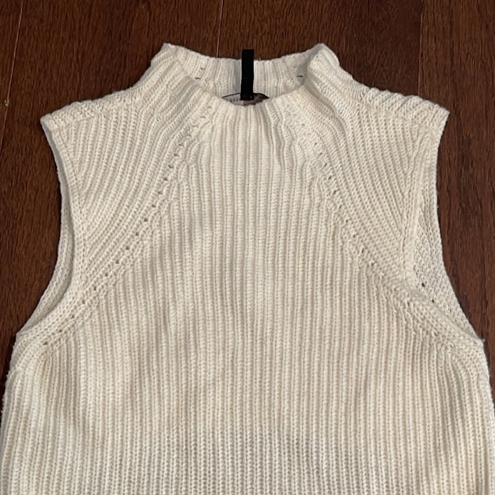 2 Women’s BCBG and Max Studio Mock Sleeveless Sweater Size XS