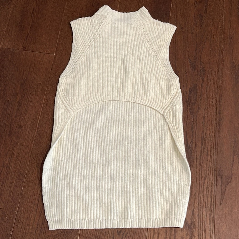 2 Women’s BCBG and Max Studio Mock Sleeveless Sweater Size XS