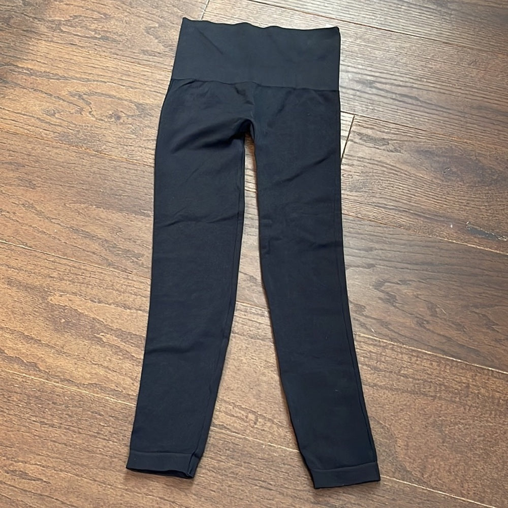 Spanx Black Cropped Leggings Size Small
