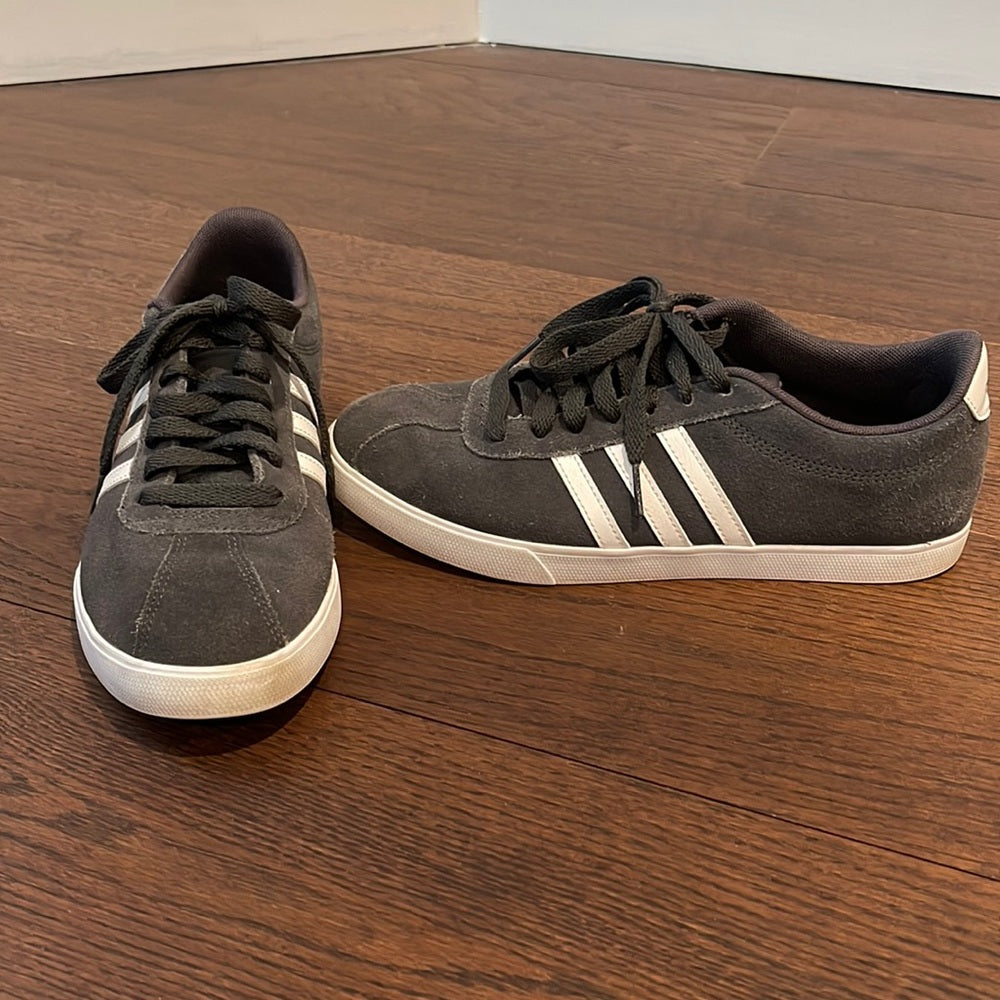 Women’s Adidas Sneakers Size 8.5