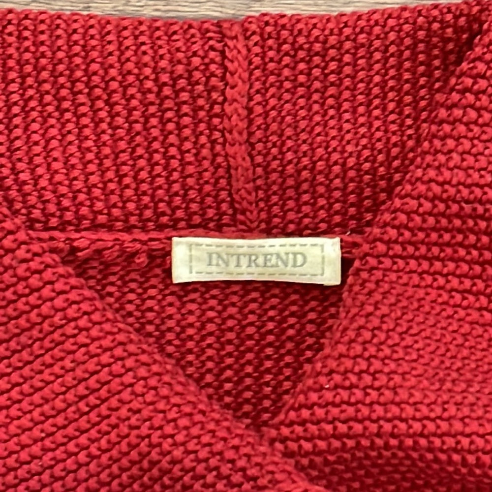Intrend Red Women’s Cropped Sweater Size Small
