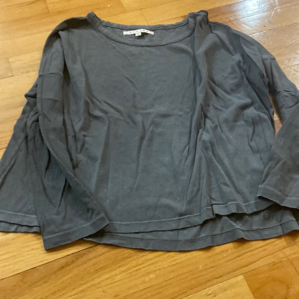 Women’s Xirena top. Grey. Size XS