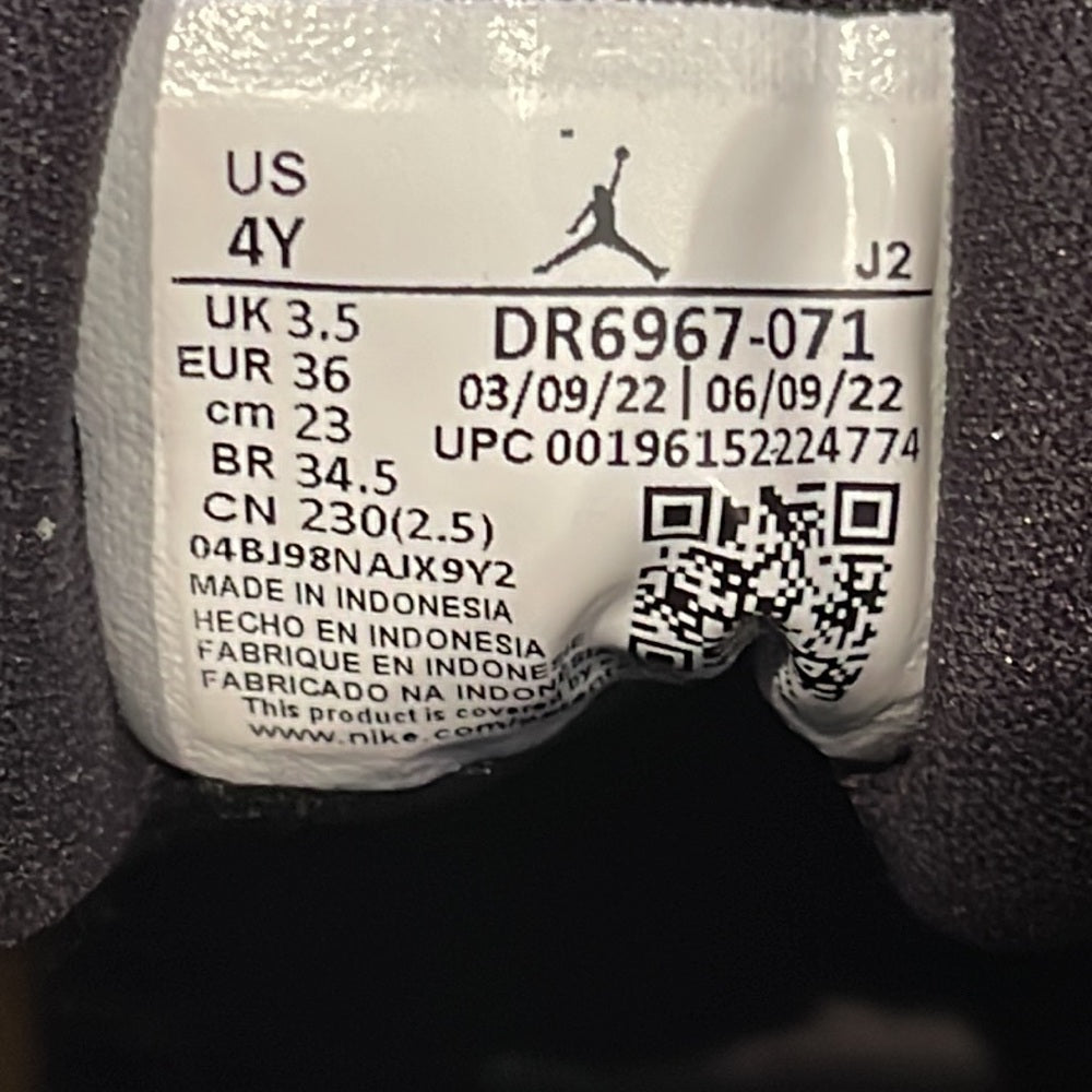 Nike Air Jordan Kids Black and Gold Sneakers Size 4