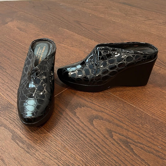 Donald Pliner Women’s Black Wedges Size 8.5
