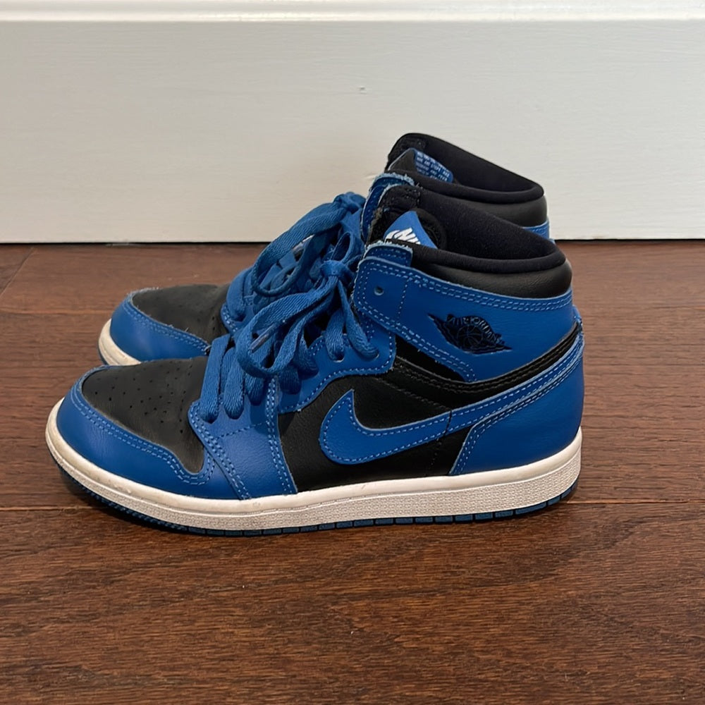 Nike Air Jordan Black and Blue Sneakers Size 2.5