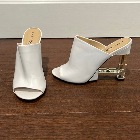 Katy Perry White Peep Toe Sandals Size 9