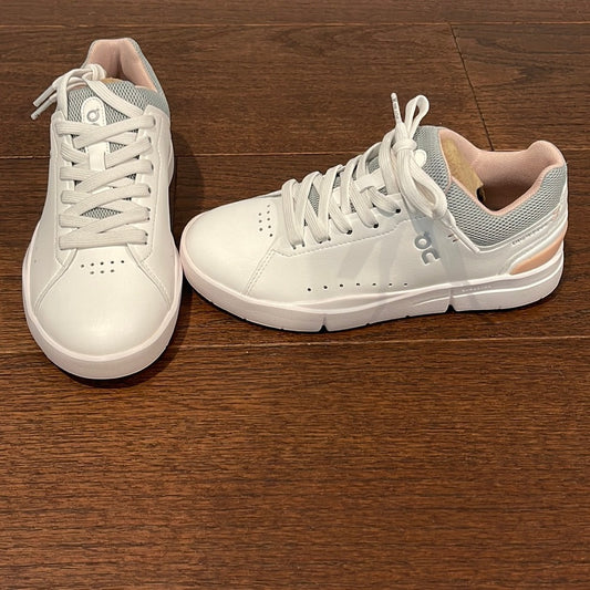 NWT On Cloud Women’s The Rodger Advantage White Sneakers Size 5