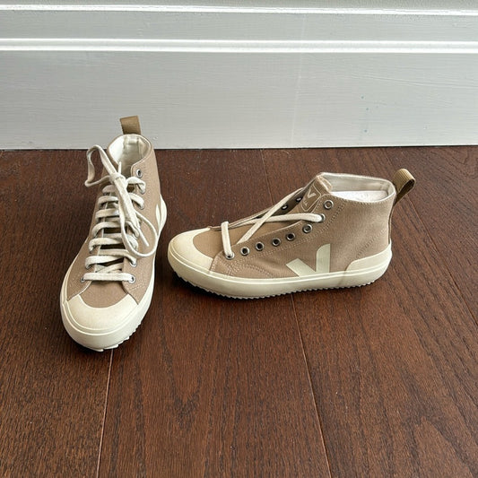 NWT Veja Women’s Nova High Top Canvas Sneakers Size 6